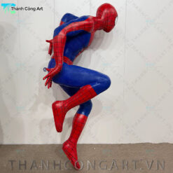 tượng người nhện treo tường composite